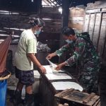 Satgas TMMD 110 Bojonegoro Bantu Warga Rebus Kedelai