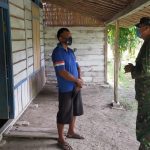 Himbau Prokes Covid-19, Satgas TMMD 110 Bojonegoro Bagikan Masker