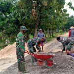 Hamparkan Sirtu, Satgas TMMD 110 Bojonegoro Kebut Pembangunan Jalan Aspal