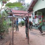 Satgas TMMD ke-110 Kodim 0415/BTH Bantu Buat Jemuran Bu Sarinah