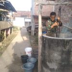 Kepedulian Satgas TMMD Ke-110 Kodim 0415/BTH Bantu Warga Menimba Air
