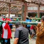 Dansatgas, Ikut Pikul Rangka Rumah Program Aladin TMMD 110 Bojonegoro