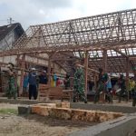 Satgas TMMD 110 Bojonegoro Bantu Pindahkan Rumah Warga Tambakrejo