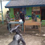 Anggota Satgas TMMD 110 Bojonegoro Melakukan Finishing Posko PPKM Mikro