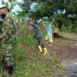Satgas TMMD Ke- 110 Kodim Bojonegoro Gotong-royong Bersihkan Embung Desa Jatimulyo