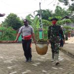 Anggota TMMD 110 Bojonegoro Dan Warga Kerja Bakti Percantik Balai Desa