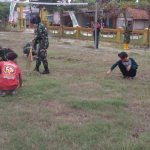 Anggota Satgas TMMD 110 Bojonegoro Melaksanakan Kerja Bhakti Bersama Warga