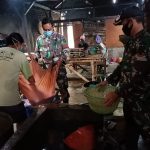 Anggota Satgas TMMD 110 Bojonegoro Bantu Pembuatan Tahu Warga Desa Jatimulyo