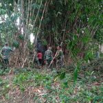 Meriahkan TMMD 110 Bojonegoro Warga Setempat Pasang Umbul-Umbul