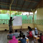Danton Satgas TMMD Kodim 0415/BTH Ajarkan Anak-anak Sungai Terap Wawasan Kebangsaan