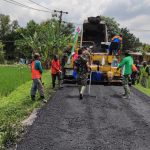 Satgas TMMD 110 Bojonegoro, Lakukan Pengaspalan Jalan Desa Ngrancang Tambakrejo