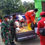 Bersama PMI Bojonegoro, Satgas TMMD 110 Tambakrejo Kompak Lakukan Penyemprotan Desinfektan