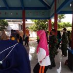 Anggota Satgas TMMD 110 Bojonegoro Melaksanakan Olahraga Di Balai Desa