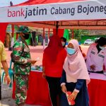 Ibu Rumah Tangga Bersyukur Adanya Pasar Murah Dilokasi TMMD 110 Bojonegoro