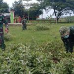 Satgas TMMD 110 Bojonegoro Bersihkan Lapangan Desa