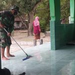 Satgas TMMD 110 Bojonegoro Bersihkan Masjid Demi Kenyamanan Jamaah