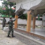 PMI Bojonegoro, Bersama TNI Semprot Fasilitas Umum Dilokasi TMMD 110 Tambakrejo