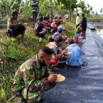 Satgas TMMD Bojonegoro Bersama Warga Nikmati Sarapan Pagi Di Sekitar Embung