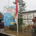 Satgas TMMD 110 Kodim 0415/BTH Naikkan Sang Saka Merah Putih di Kantor Desa Sungai Terap