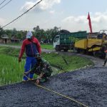 Agar Sesuai, Satgas TMMD Kodim Bojonegoro Ukur Jalan Aspal