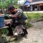 Sigap, Satgas TMMD Kodim Bojonegoro Benahi Tempat Cuci Tangan Yang Rusak