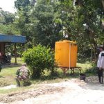 Jaga Kerapian, Satgas TMMD Bojonegoro Bersihkan Halaman Rumah Tinggal