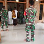 Di Tengah Kesibukan, Satgas TMMD Kodim Bojonegoro Tetap Jalankan Ibadah
