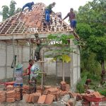 Bareng Masyarakat, Satgas TMMD 110 Kodim Bojonegoro Perbaiki Mushala Nurhuda