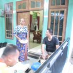 Keakraban Satgas TMMD 110 Kodim 0415 /BTH Bersama Ortu Asuh di Desa Sungai Terap