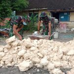 Satgas TMMD Kodim Bojonegoro Usung Katel Perehaban Gedung Sekolah
