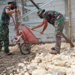 Rehab Gedung SD, Satgas Kodim Bojonegoro Usung Material Pedel