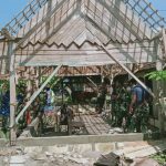 Direhab, Satgas TMMD Kodim Bojonegoro Bantu Pindahkan Rumah Warga
