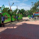 Karya Bakti, Satgas TMMD Kodim Bojonegoro Dan Warga Cat Halaman Balai Desa