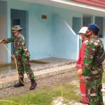 Tak Mau Ketinggaln, Danramil Tambakrejo Bojonegoro Turut Sterilkan Ruang Isolasi