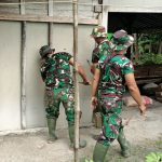 Anggota Satgas TMMD Kodim Bojonegoro Bongkar RTLH Aladin Warga