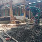Kerjakan Program RTLH Aladin, Satgas TMMD Kodim Bojonegoro Mengaduk Luluh