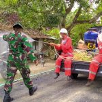 Antisipasi Covid-19, Satgas TMMD Dan PMI Bojonegoro Kompak Semprotkan Disinfektan