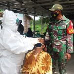 Pastikan Aman Dari Sebaran Covid-19, Dinkes Bojonegoro Gelar Swab Antigen Dilokasi TMMD