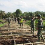 Satgas TMMD 110 Kodim 0415/BTH Goro Bersama Warga Bikin Galaran