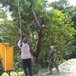 Satgas TMMD Kodim Bojonegoro Panen Buah Kedondong