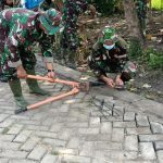 Satgas TMMD Kodim Bojonegoro Potong Besi Cor