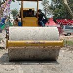 Kerahkan Peralatan Berat, Satgas TMMD Kodim Bojonegoro Lakukan Pemadatan Jalan