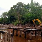 Satgas TMMD Proses Pancang Tiang Jembatan 3 Titik di Sungai Terap