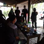 Periksa Hewan Ternak Warga, Satgas TMMD Dan Disnakan Bojonegoro Berbagi Tugas