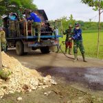 Pembangunan Jalan Aspal Desa Ngrancang, Terus Dipercepat Satgas TMMD Kodim Bojonegoro Dan Warga