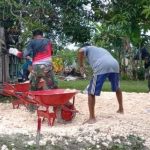 Berjibaku Bersama TNI, Warga Bantu Bangun Jalan TMMD Kodim Bojonegoro