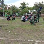 Pemuda Ngrancang, Bersama Satgas TMMD Kodim Bojonegoro Kerja Bakti Bersihkan Lapangan Volli