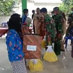 Dinsos Bojonegoro Berikan Bantuan Paket Sembako Untuk Masyarakat Sasaran TMMD Kodim Bojonegoro