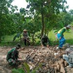 Akan Diaspal, Pemadatan Jalan Desa Ngrancang Dikebut Satgas TMMD 110 Bojonegoro