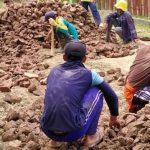 Masyarakat, Bersama Satgas TMMD Bojonegoro Ratakan Batu Sepanjang 3 Ribu Meter